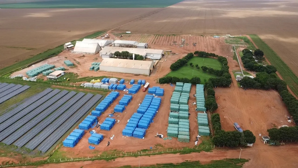Vista aérea da Algodoeira Rondon — beneficiamento e fardos